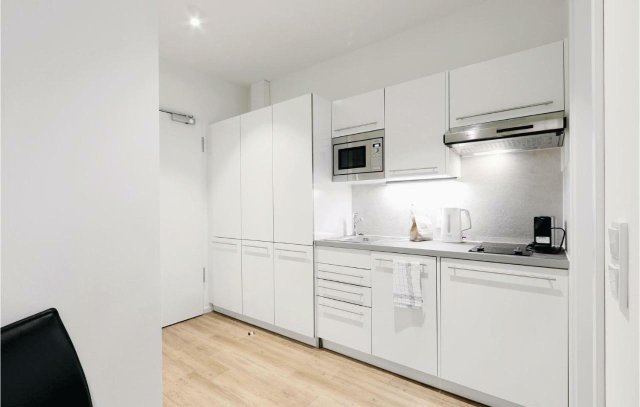 Cozy Apartment In Luebeck Travemuende With Kitchen Bagian luar foto